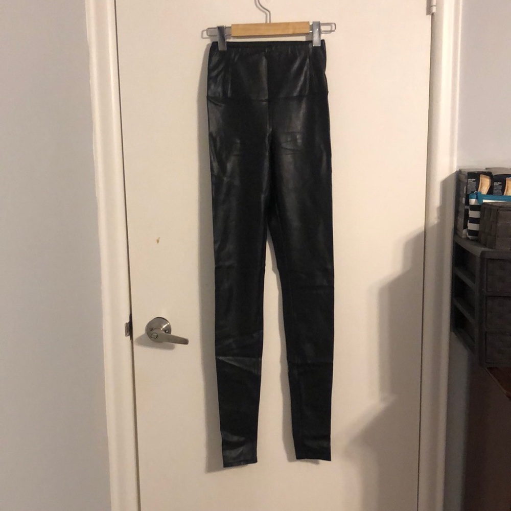 Wilfred Daria vegan highly waisted leggings (xs)